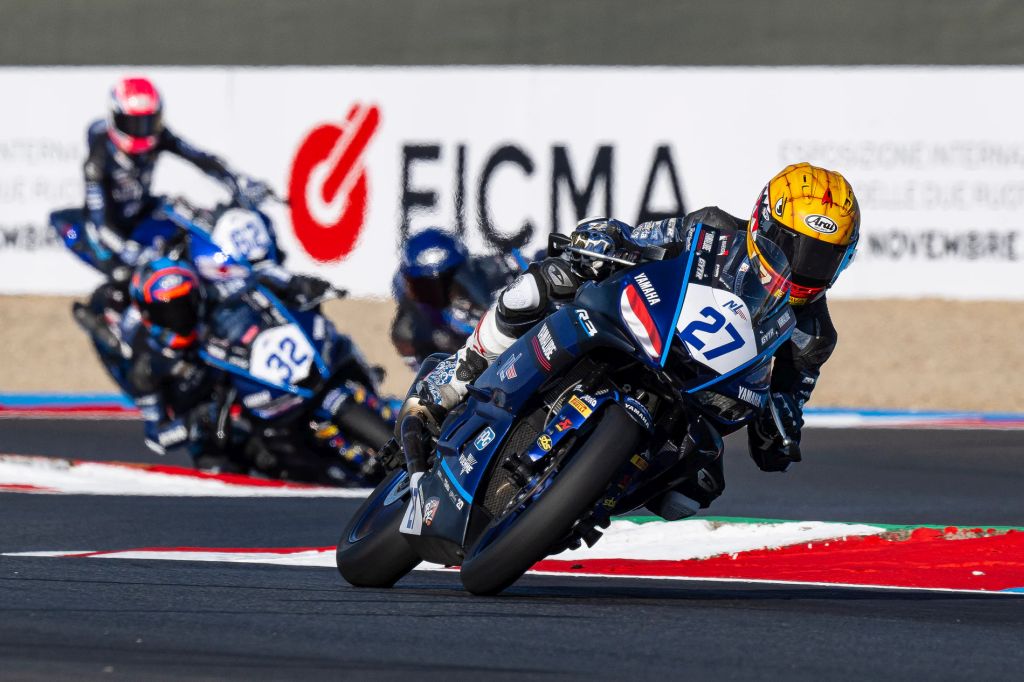 yamaha r3 blu cru.jpg